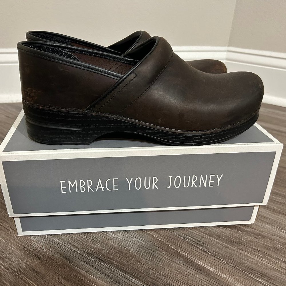 Men's Size 11.5-12 Dansko Professional Clog (Brown)